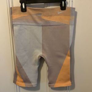 Nike icon clash color-block athletic seamless shorts women’s XL